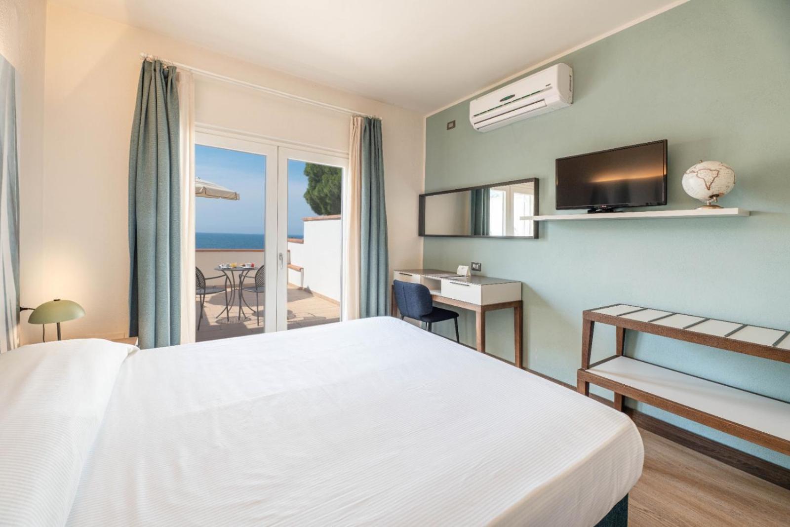 Hotel Baia Imperiale Spiaggia di Cavoli 외부 사진